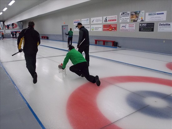 Un début de saison retardé au Club de curling Kénogami 